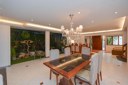 Casa para alugar com 800m², 3 quartos e 3 vagas Casa para alugar com 800m², 3 quartos e 3 vagasSala de Jantar