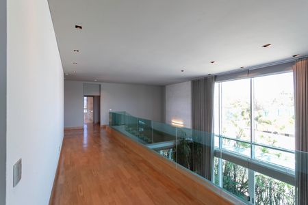 Casa de condomínio à venda com 880m², 6 quartos e 5 vagasCorredor