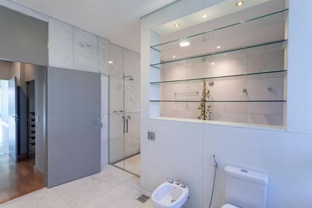 Casa de condomínio à venda com 880m², 6 quartos e 5 vagasBanheiro da suíte 4