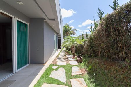 Casa de condomínio à venda com 880m², 6 quartos e 5 vagasQuintal