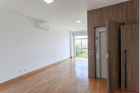 Casa de condomínio à venda com 880m², 6 quartos e 5 vagasQuarto