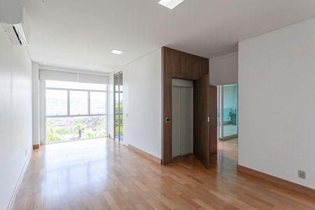 Casa de condomínio à venda com 880m², 6 quartos e 5 vagasQuarto