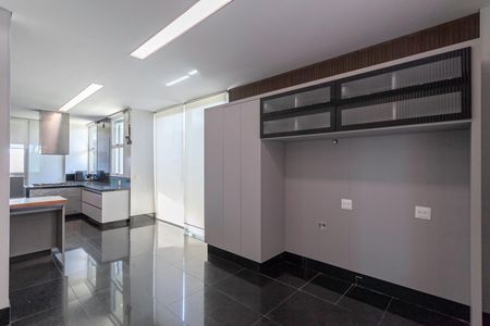 Casa de condomínio à venda com 880m², 6 quartos e 5 vagasCozinha