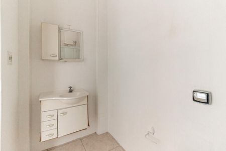 Apartamento para alugar com 75m², 2 quartos e sem vagaBanheiro da Suíte