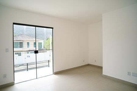 Casa à venda com 130m², 3 quartos e 2 vagas Casa à venda com 130m², 3 quartos e 2 vagasSuíte