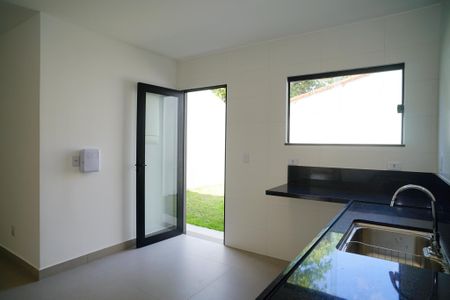 Casa à venda com 130m², 3 quartos e 2 vagas Casa à venda com 130m², 3 quartos e 2 vagasCozinha
