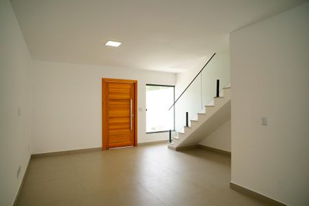 Sala de casa à venda com 3 quartos, 130m² em Piratininga, Niterói