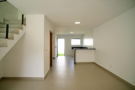Sala de casa à venda com 3 quartos, 130m² em Piratininga, Niterói