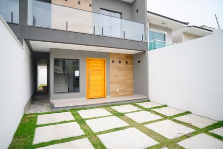 Casa à venda com 130m², 3 quartos e 2 vagas Casa à venda com 130m², 3 quartos e 2 vagasÁrea externa