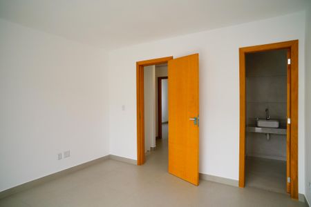 Casa à venda com 130m², 3 quartos e 2 vagas Casa à venda com 130m², 3 quartos e 2 vagasSuíte