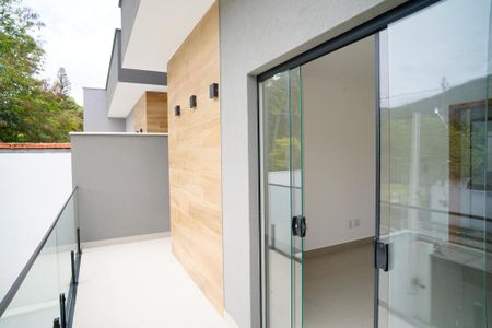 Casa à venda com 130m², 3 quartos e 2 vagas Casa à venda com 130m², 3 quartos e 2 vagasVaranda da Suíte
