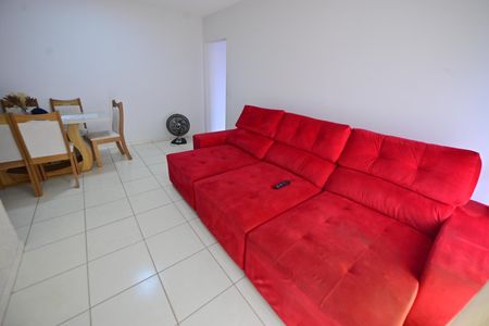 Sala de casa de condomínio para alugar com 2 quartos, 66m² em Setor Bueno, Goiânia