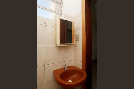 Banheiro da Suíte de apartamento para alugar com 1 quarto, 28m² em Azenha, Porto Alegre