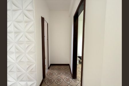 Corredor de apartamento para alugar com 1 quarto, 46m² em Cordovil, Rio de Janeiro