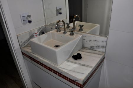 Casa à venda com 166m², 3 quartos e 3 vagasDetalhe - Suíte