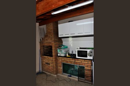 Casa à venda com 166m², 3 quartos e 3 vagasDetalhe - Área de Serviço e Churrasqueira