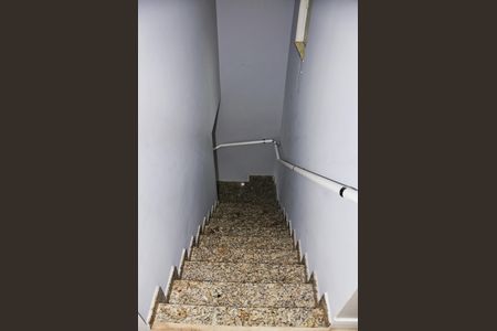 Casa à venda com 166m², 3 quartos e 3 vagasDetalhe - Escada Quartos