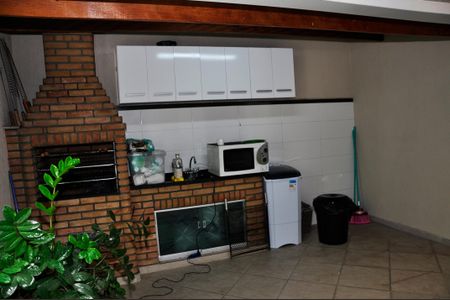 Casa à venda com 166m², 3 quartos e 3 vagasDetalhe - Área de Serviço e Churrasqueira