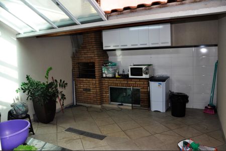 Casa à venda com 166m², 3 quartos e 3 vagasDetalhe - Área de Serviço e Churrasqueira