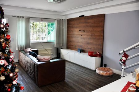 Casa à venda com 166m², 3 quartos e 3 vagasDetalhe - Sala