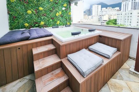 Apartamento à venda com 66m², 1 quarto e 1 vagaÁrea Superior