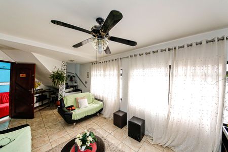 Casa à venda com 221m², 2 quartos e 2 vagas Casa à venda com 221m², 2 quartos e 2 vagasSala