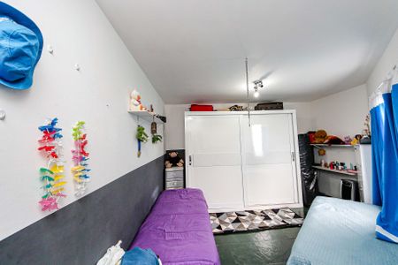 Casa à venda com 221m², 2 quartos e 2 vagas Casa à venda com 221m², 2 quartos e 2 vagasQuarto 2