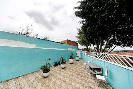 Casa à venda com 221m², 2 quartos e 2 vagas Casa à venda com 221m², 2 quartos e 2 vagasTerraço