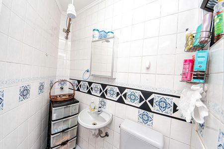 Casa à venda com 221m², 2 quartos e 2 vagas Casa à venda com 221m², 2 quartos e 2 vagasBanheiro de Serviço