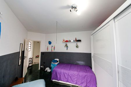 Casa à venda com 221m², 2 quartos e 2 vagas Casa à venda com 221m², 2 quartos e 2 vagasQuarto 2