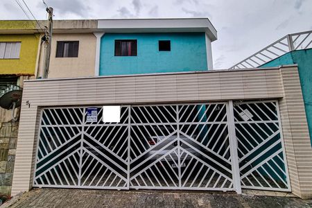 Casa à venda com 221m², 2 quartos e 2 vagas Casa à venda com 221m², 2 quartos e 2 vagasFachada