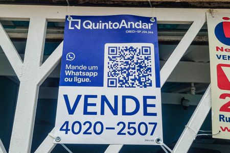 Casa à venda com 221m², 2 quartos e 2 vagas Casa à venda com 221m², 2 quartos e 2 vagasPlaca
