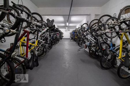 Apartamento à venda com 185m², 3 quartos e 3 vagas Apartamento à venda com 185m², 3 quartos e 3 vagasÁrea comum - Bicicletário