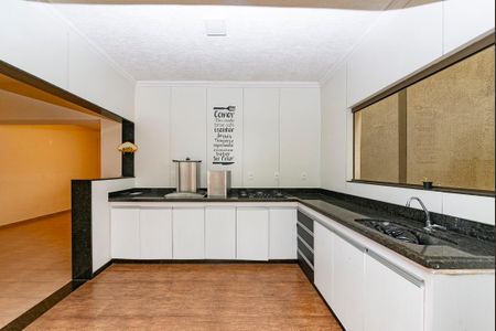 Casa à venda com 371m², 4 quartos e 8 vagas Casa à venda com 371m², 4 quartos e 8 vagasCozinha