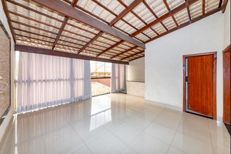 Casa à venda com 371m², 4 quartos e 8 vagas Casa à venda com 371m², 4 quartos e 8 vagasSala 2