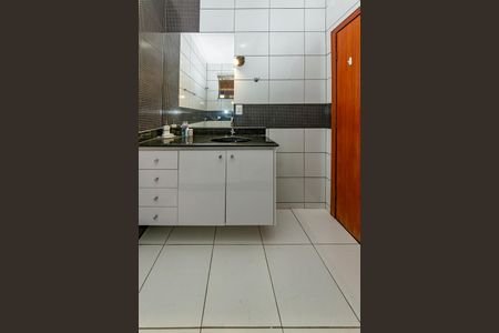 Casa à venda com 371m², 4 quartos e 8 vagas Casa à venda com 371m², 4 quartos e 8 vagasBanheiro Social 2