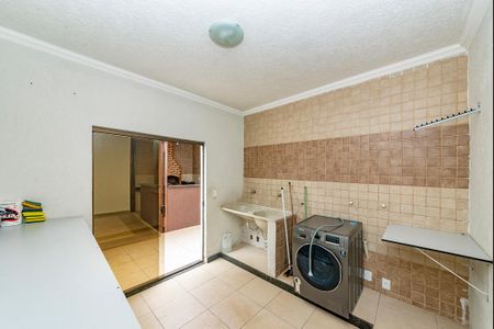 Casa à venda com 371m², 4 quartos e 8 vagas Casa à venda com 371m², 4 quartos e 8 vagasÁrea de Serviço