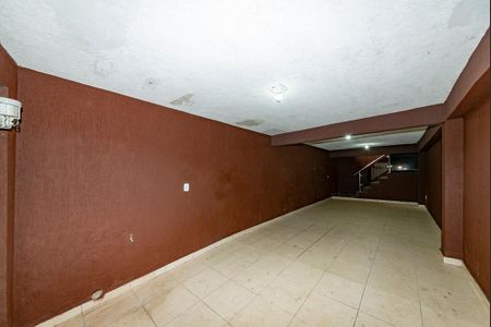 Casa à venda com 371m², 4 quartos e 8 vagas Casa à venda com 371m², 4 quartos e 8 vagasGaragem