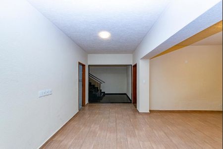 Casa à venda com 371m², 4 quartos e 8 vagas Casa à venda com 371m², 4 quartos e 8 vagasSala 1