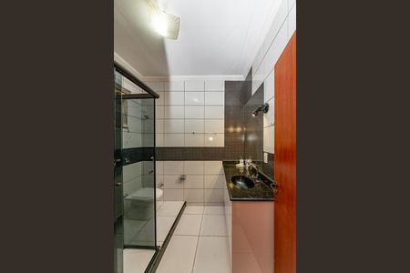 Casa à venda com 371m², 4 quartos e 8 vagas Casa à venda com 371m², 4 quartos e 8 vagasBanheiro Social 2