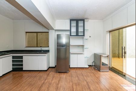 Casa à venda com 371m², 4 quartos e 8 vagas Casa à venda com 371m², 4 quartos e 8 vagasCozinha