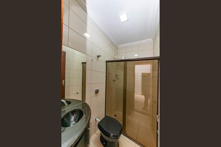 Casa à venda com 371m², 4 quartos e 8 vagas Casa à venda com 371m², 4 quartos e 8 vagasBanheiro de Serviço