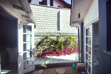 Casa à venda com 125m², 4 quartos e 2 vagas Casa à venda com 125m², 4 quartos e 2 vagasQuintal