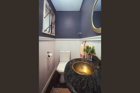 Casa à venda com 125m², 4 quartos e 2 vagas Casa à venda com 125m², 4 quartos e 2 vagasBanheiro