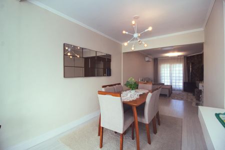 Casa à venda com 125m², 4 quartos e 2 vagas Casa à venda com 125m², 4 quartos e 2 vagasSala