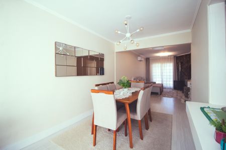 Casa à venda com 125m², 4 quartos e 2 vagas Casa à venda com 125m², 4 quartos e 2 vagasSala