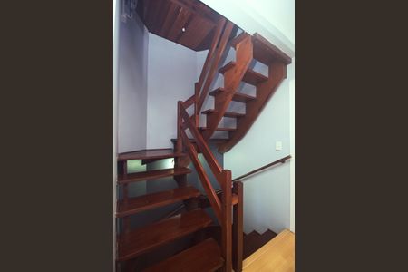 Casa à venda com 125m², 4 quartos e 2 vagas Casa à venda com 125m², 4 quartos e 2 vagasCorredor