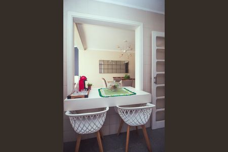 Casa à venda com 125m², 4 quartos e 2 vagas Casa à venda com 125m², 4 quartos e 2 vagasCozinha