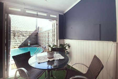 Casa à venda com 125m², 4 quartos e 2 vagas Casa à venda com 125m², 4 quartos e 2 vagasSala