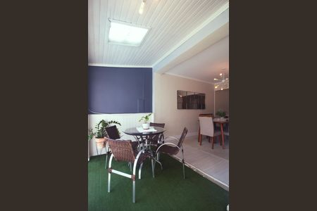 Casa à venda com 125m², 4 quartos e 2 vagas Casa à venda com 125m², 4 quartos e 2 vagasSala